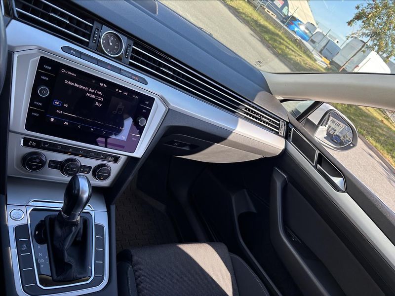 Volkswagen Passat 2,0 TDI 140kW DSG Comfortline - fotka 40 z 41