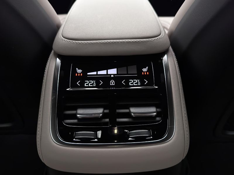 Volvo XC90 (2026) T8 AWD Plug-in BRIGHT PLUS 7m - fotka 23 z 27