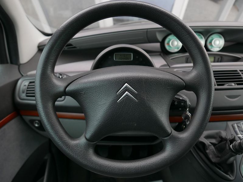 Citroën C8 2,2 HDi 94kW REZERVACE - fotka 23 z 32