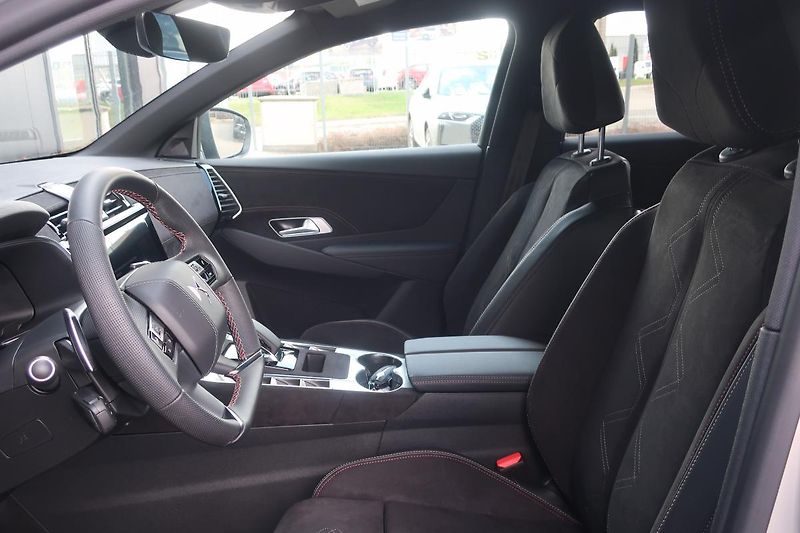 DS Automobiles DS7 (2025) EDITION FRANCE PLUG-IN HYBRID - fotka 12 z 15