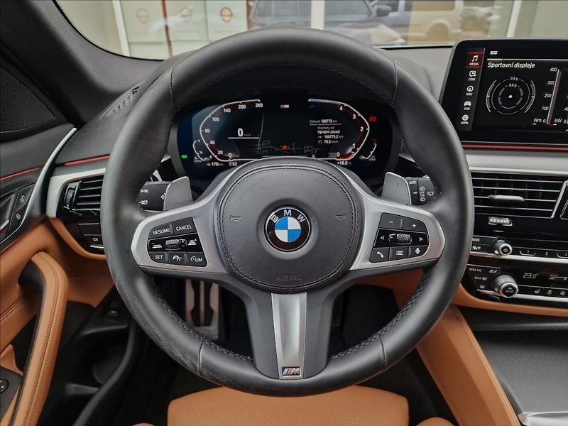 BMW Řada 5 520d Xdrive M-Sport ČR,1.Maj. - fotka 21 z 50