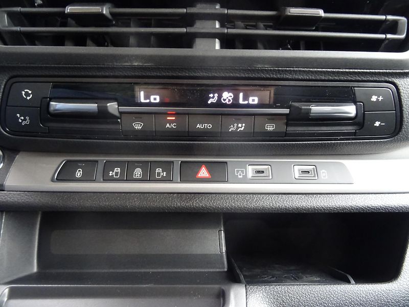 Peugeot Traveller (2026) Allure L3 2.2 BHDi 180k EAT8 - fotka 41 z 44