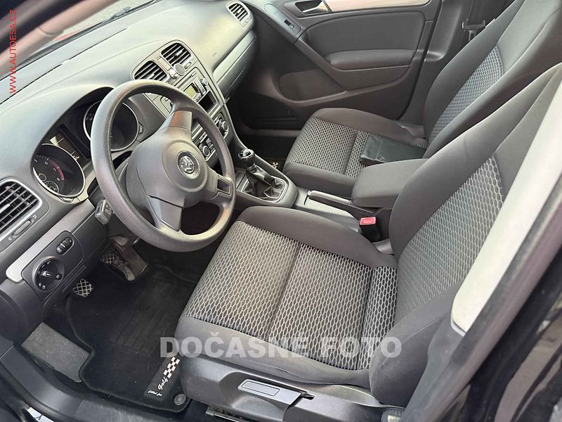 Volkswagen Golf (2011) 1.2 TSi, AC, STK8/28 - fotka 3 z 3