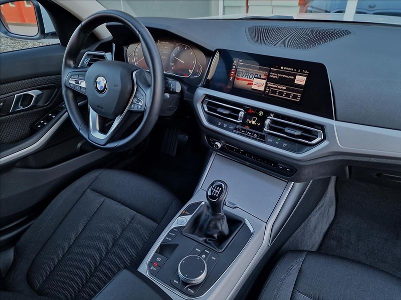 BMW Řada 3 318d 110kW Touring,ČR,1.Maj. - fotka 38 z 50