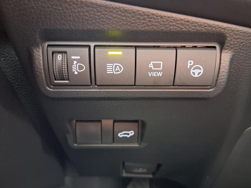 Toyota Corolla Cross EXECU. JBL 2.0 Hyb. 4x4 143 kW - fotka 26 z 36