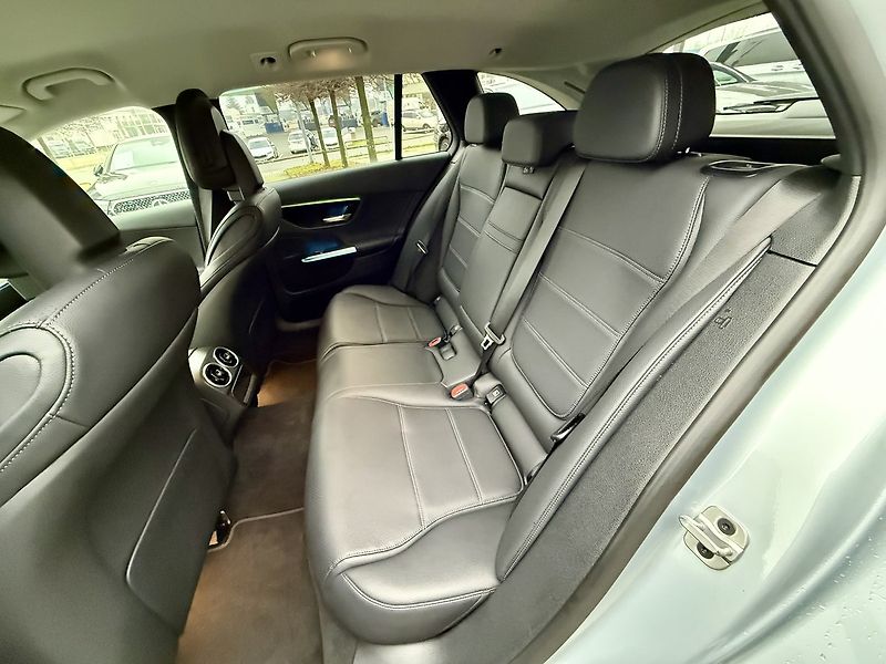 Mercedes-Benz Třídy C (2025) 220 d 4MATIC kombi - fotka 22 z 41