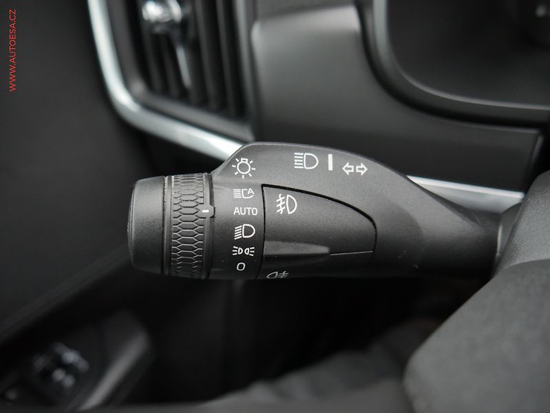 Volvo V90 (2018) 2.0D, LED, TZ, park.asist - fotka 14 z 27