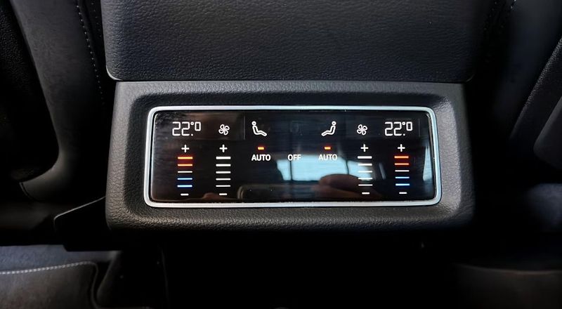 Audi Q8 e-tron SB 50 Q 360k Pano Matrix Tažné - fotka 21 z 21