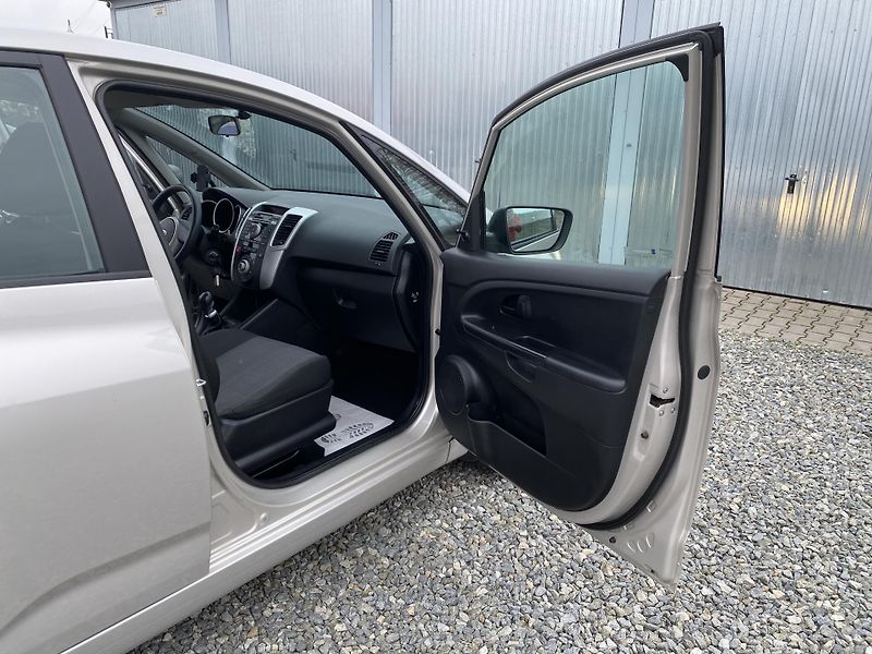 Kia Venga 1.4i 16v 90PS KLIMA SERVIS!!!  - fotka 121 z 144
