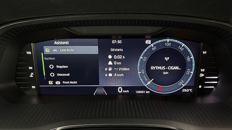 Škoda Octavia 2.0 TDI Ambition Combi - fotka 10 z 23