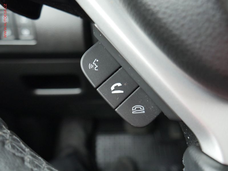 Suzuki Vitara (2016) 1.6 DDiS 4x4, ČR, AT, navi - fotka 14 z 26