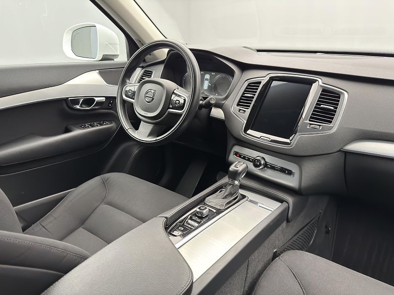 Volvo XC90 D5 AWD MOMENTUM PRO REZERVACE - fotka 27 z 50