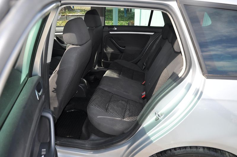 Volkswagen Golf VI 1.6TDi 77kW KOMBI - fotka 7 z 17