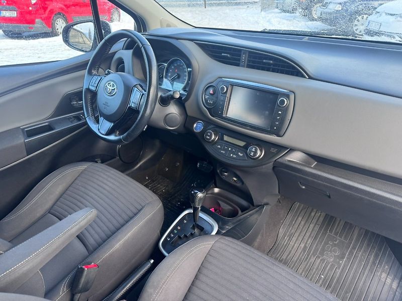Toyota Yaris (2016) HYBRID 1,5 54 KW STK AUTOMAT - fotka 33 z 38