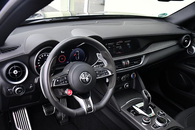 Alfa Romeo Stelvio 2.9V6 Bi-T.382 kW QUADRIFOGLIO - fotka 15 z 46