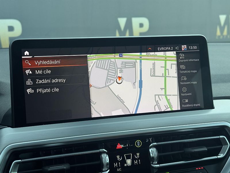 BMW X4 (2023) 2.0 xDrive20d, PANO, DPH, WIFI - fotka 26 z 44