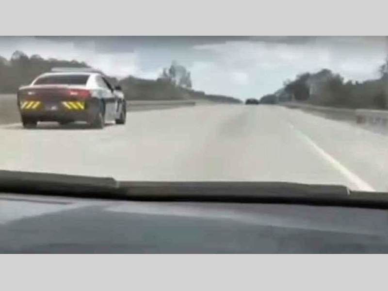 Případ nyní vyšetřuje floridské policejní oddělení.