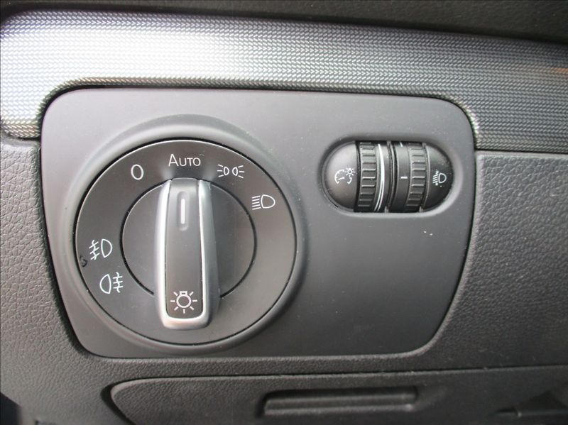 Volkswagen Golf 1,4 TSI, digi klima, servis, - fotka 20 z 28
