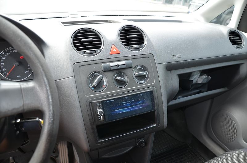 Volkswagen Caddy (2010) 1.9TDi 55kw furgon - fotka 9 z 9