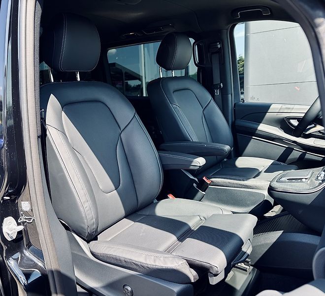 Mercedes-Benz Třídy V (2026) 300d EXCLUSIVE AMG 4M L AIR - fotka 17 z 35