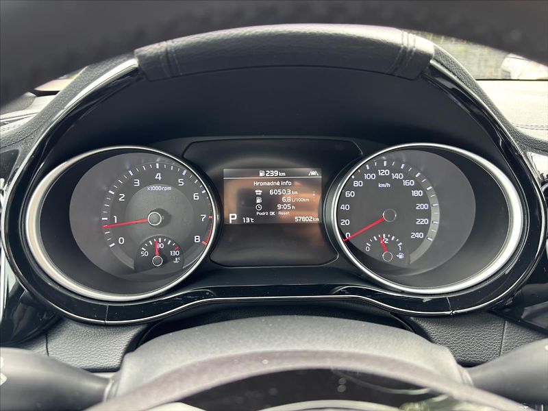 Kia XCeed 1,5 AT Black Edition ZÁRUKA - fotka 47 z 47