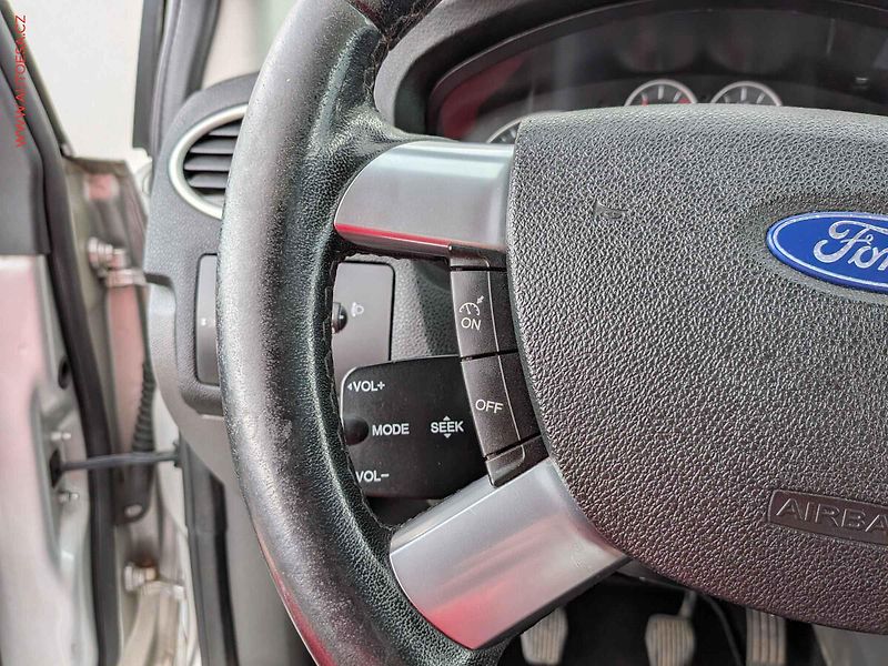 Ford Focus (2007) 1.6i, AC, temp - fotka 12 z 13