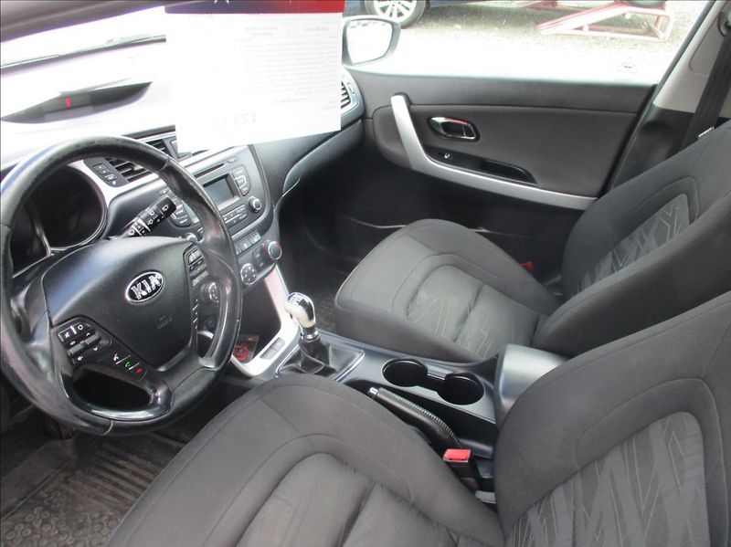 Kia Ceed 1,6 CRDi, klima,servis,DPH,CZ, - fotka 18 z 40