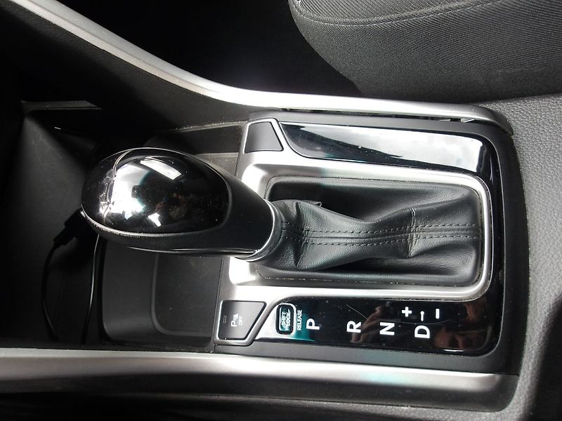 Hyundai i30 1,6CRDi  Automat!! 2 x kola! - fotka 24 z 34
