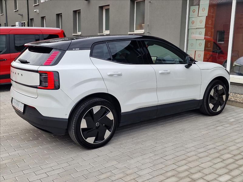 Volvo EX30 AWD Ultra Twin 315kW,ČR,1.Maj - fotka 11 z 48