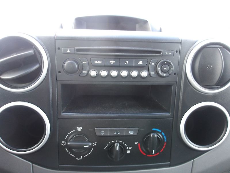 Citroën Berlingo 1,6HDi MULTISPACE 1.MAJITEL !! - fotka 27 z 32