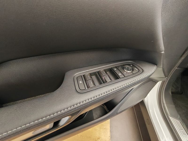 Lexus RX 350h Executive Plus - fotka 32 z 49