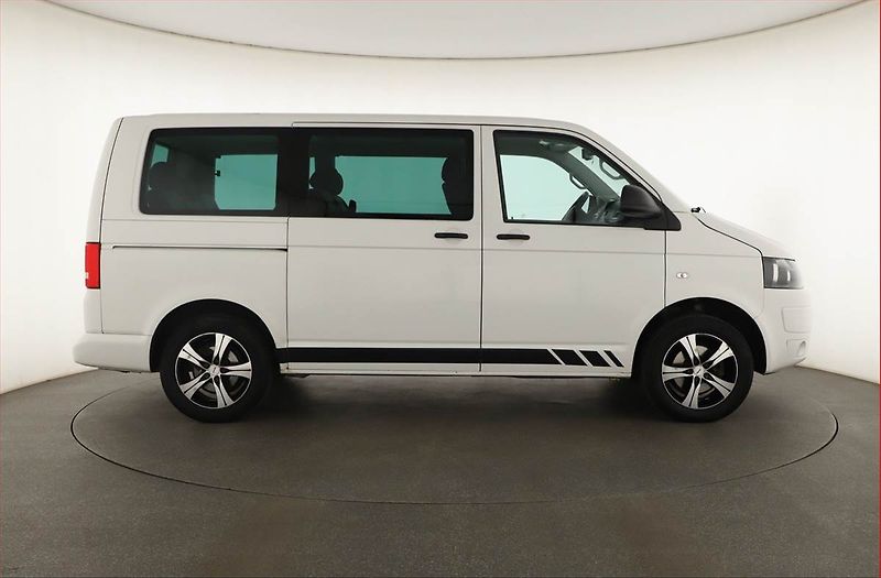 Volkswagen Multivan (2011) 2.0 TDI, 1Maj - fotka 6 z 13