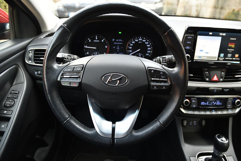 Hyundai i30 1.6 CRDi STYLE A/T,KAMERA,LED - fotka 13 z 48