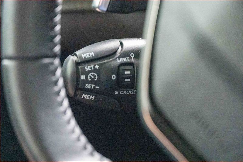 Peugeot 2008 (2025) 1.2 PureTech - fotka 18 z 18