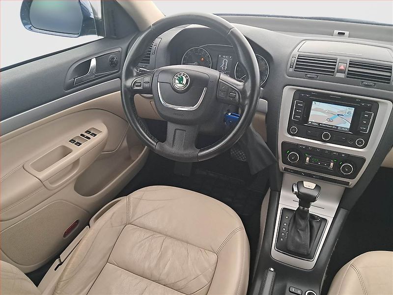 Škoda Octavia (2013) 2.0 TDI, Automat, Navi, Xenony - fotka 7 z 18