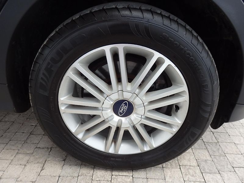 Ford Kuga 2.0 TDCI 103 kW NAVIGACE - fotka 13 z 18