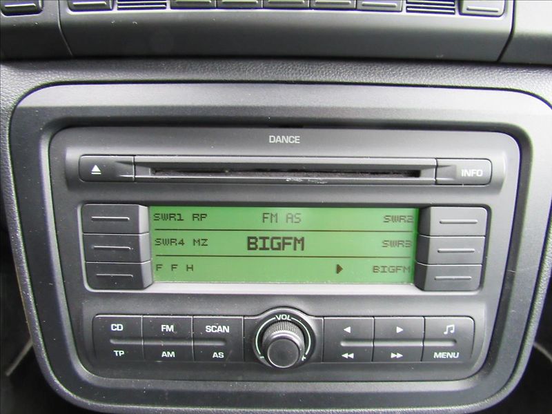 Škoda Fabia 1,4 16V 63kW Style Combi - fotka 17 z 26