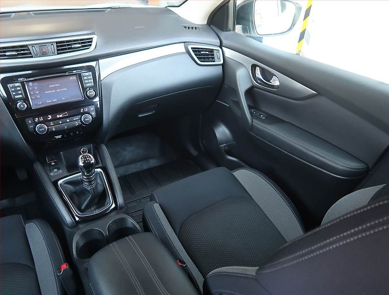 Nissan Qashqai (2018) 1.5 dCi, Serv.kniha, Navi - fotka 8 z 20