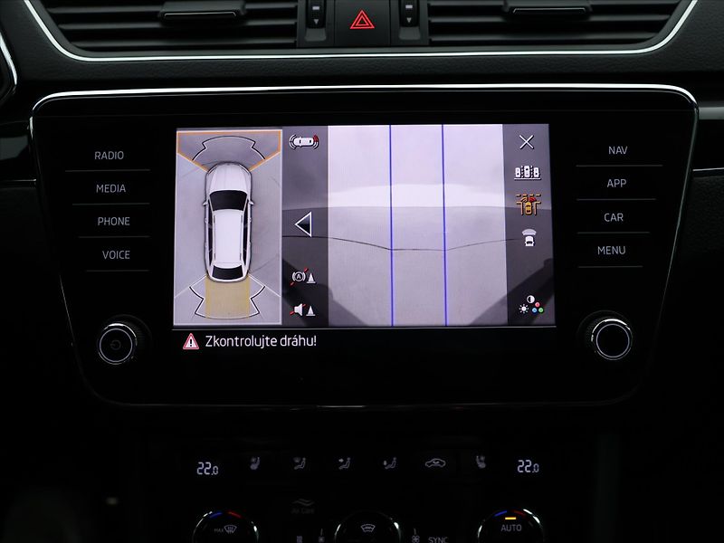Škoda Superb 2,0 TDI DSG L&K DPH CZ - fotka 31 z 45