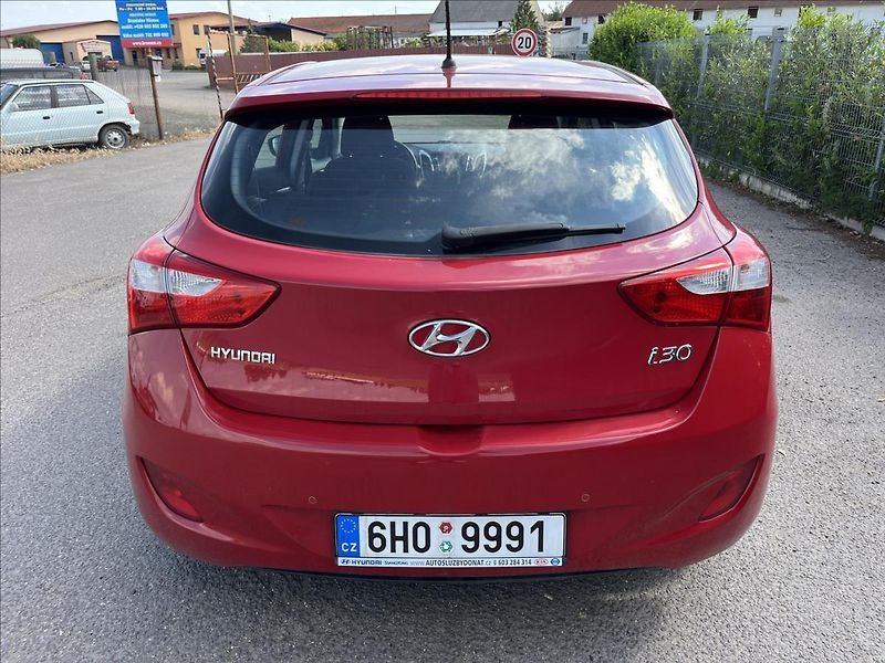 Hyundai i30 1,6 CRDi ČR ALU KAMERA 2x KOLA - fotka 7 z 32