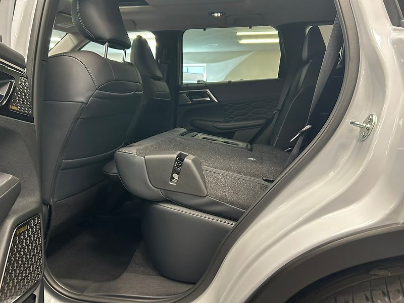 Mitsubishi Outlander (2025) 2.4 PHEV Instyle | 8 let | Nov - fotka 31 z 67