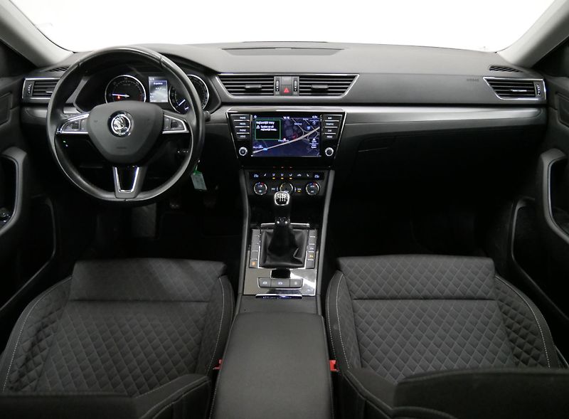 Škoda Superb - fotka 5 z 24
