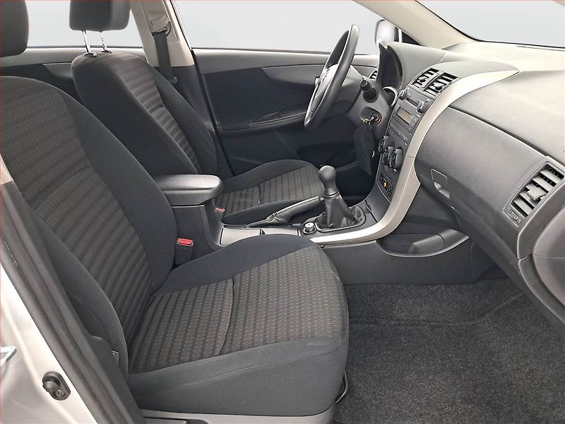 Toyota Corolla (2009) 1.4 VVT-i, ČR,1.maj - fotka 9 z 14