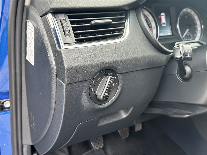 Škoda Octavia 2,0 TDI 150PS  Style M/T - fotka 29 z 54
