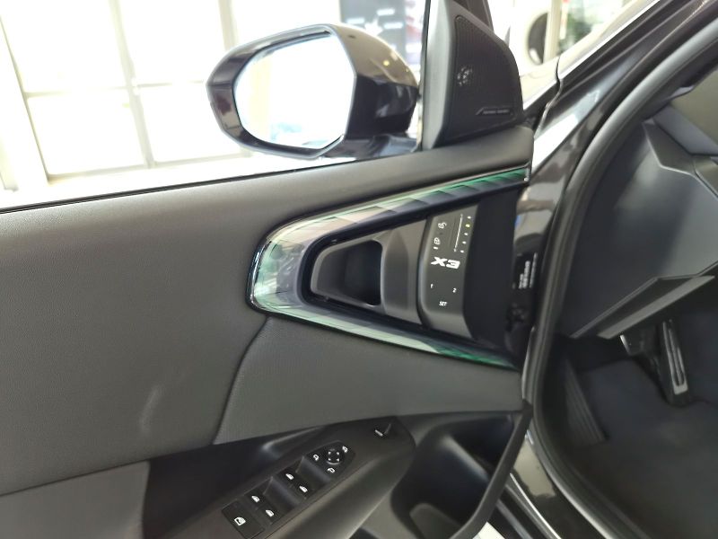 BMW X3 20d xDrive - fotka 15 z 33