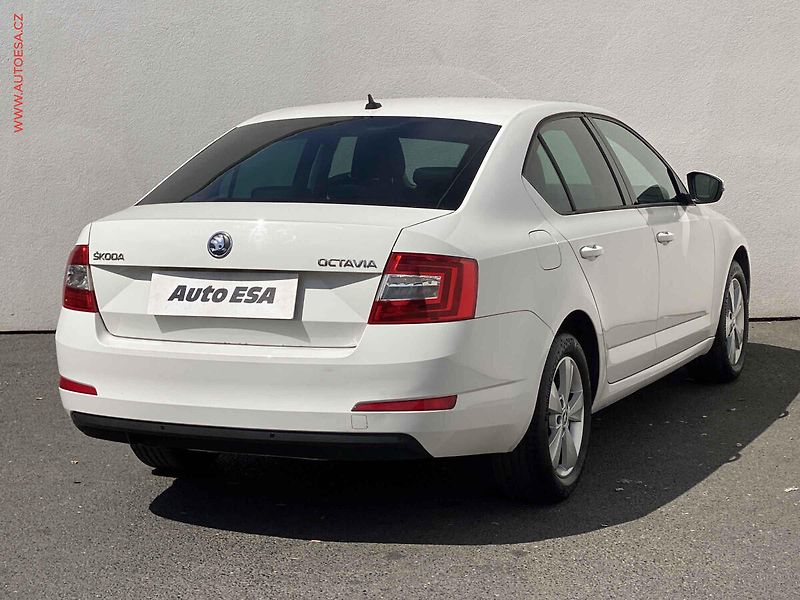 Škoda Octavia (2014) 2.0 TDi, Elegance, navi, - fotka 4 z 19