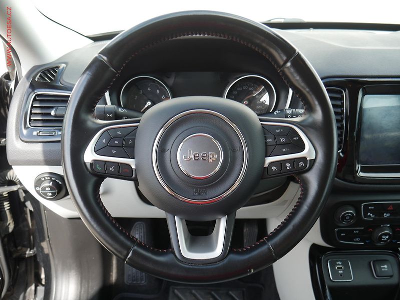 Jeep Compass (2019) 1.4 T, Limited, TZ, kůže - fotka 13 z 20