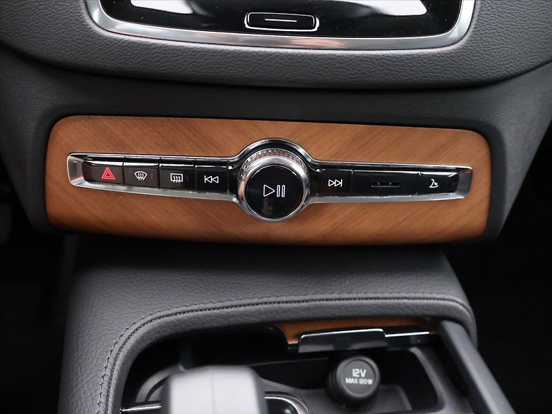 Volvo XC90 2,0 B5 173kW AWD LED CZ Kuže - fotka 18 z 27