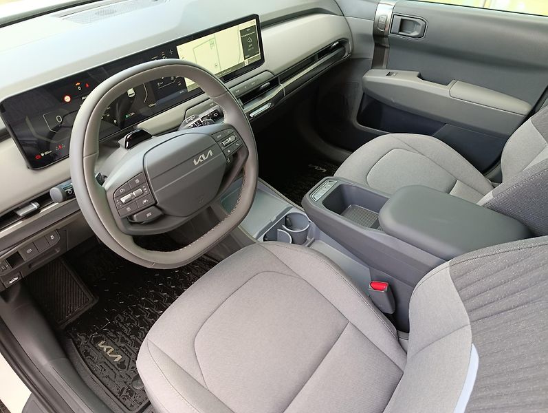 Kia EV3 (2026) SV1 4x2 AIR + HEAT 58,3 kWh - fotka 4 z 6