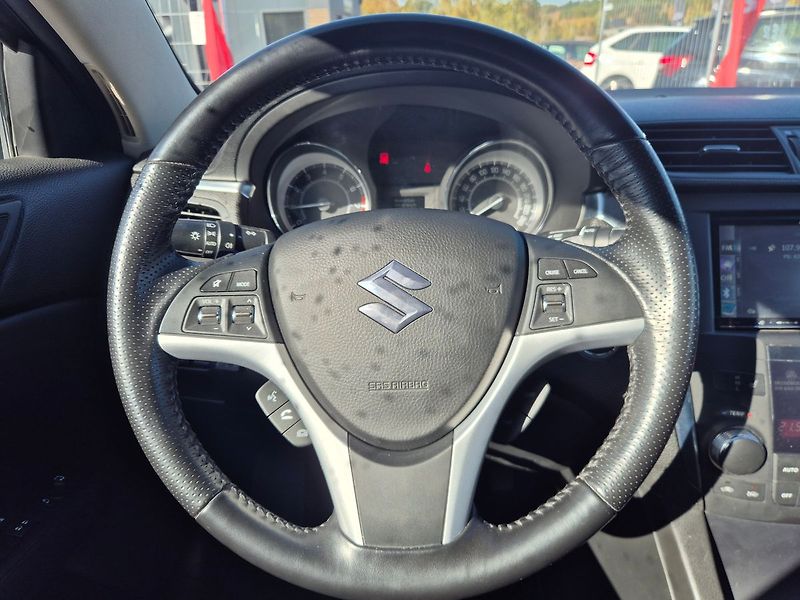 Suzuki Kizashi 2.4i 131kw,LPG,4WD,WEBASTO - fotka 13 z 24